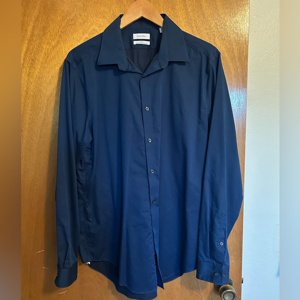 LAST CHANCE | Calvin Klein slim fit non-iron dress shirt 16 1/2 - 34/35